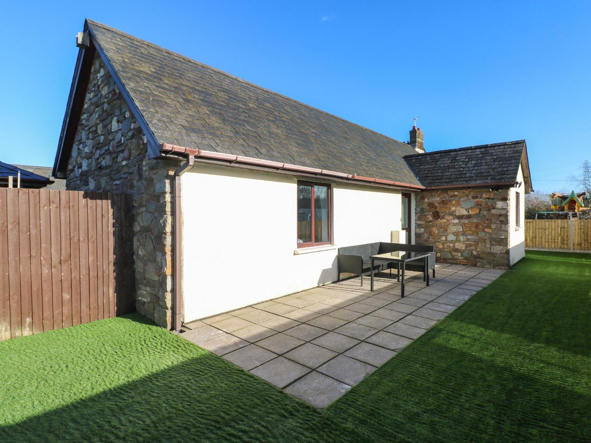 The Old Well Bungalow - Ty Mawr Farm Cardiff Eksteriør billede